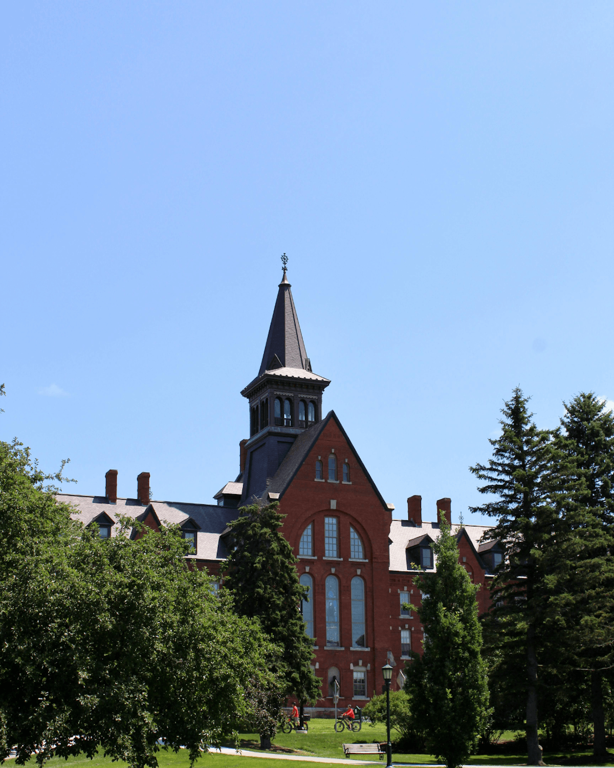 College campus building representing demonstrated interest in college admissions